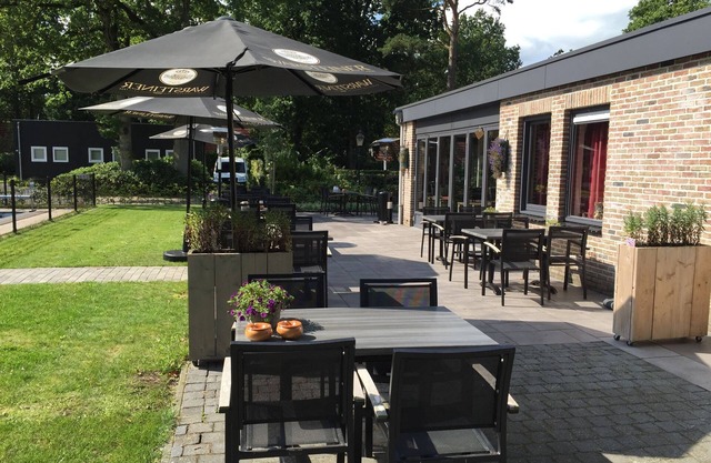 Nice tiny house with veranda, 2 km. from Ijhorst