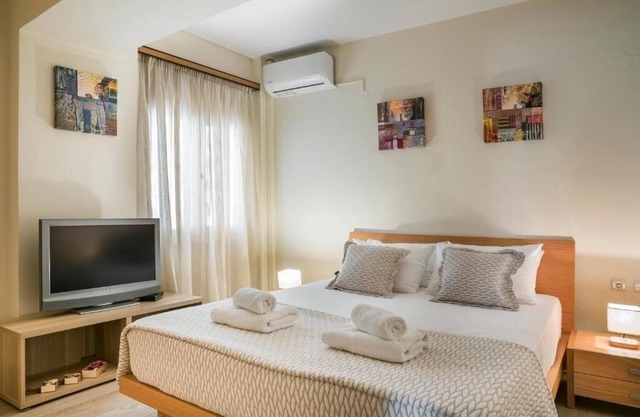 Night Flower - Two Bedroom Apartment, Sleeps 4