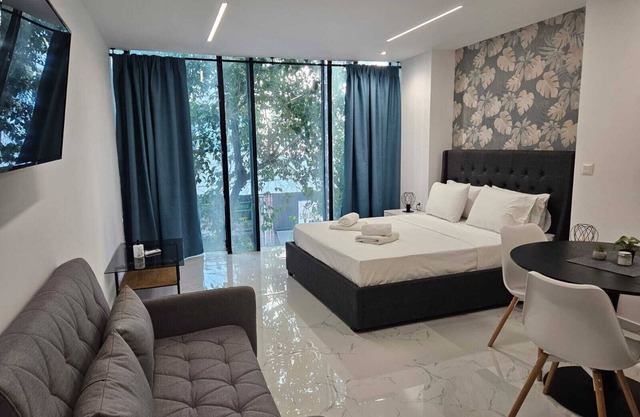 Nikis 20 Suite Number 1