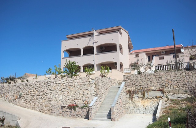 Njaco - Two Bedroom Apartment with Balcony and Sea View