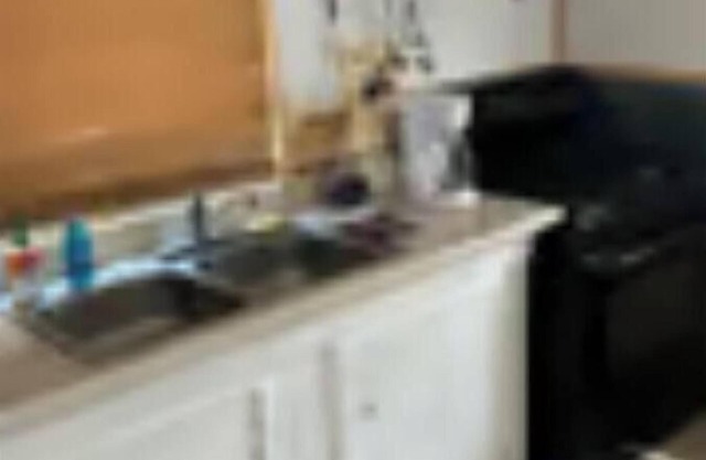 nLodging 1, Queen, full kitchen with necessities and hot water