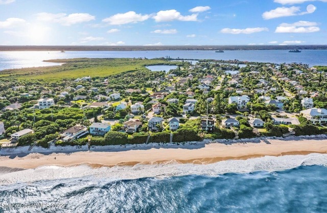 nn Melbourne Beach in your spacious 5-bed retreat.