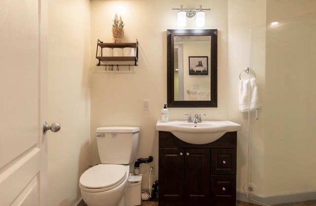 NN - The Hideaway - Yellowknife 1-bed 1-bath