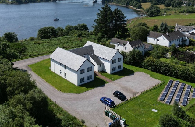 No.2 The Cairns: Unwind in Style