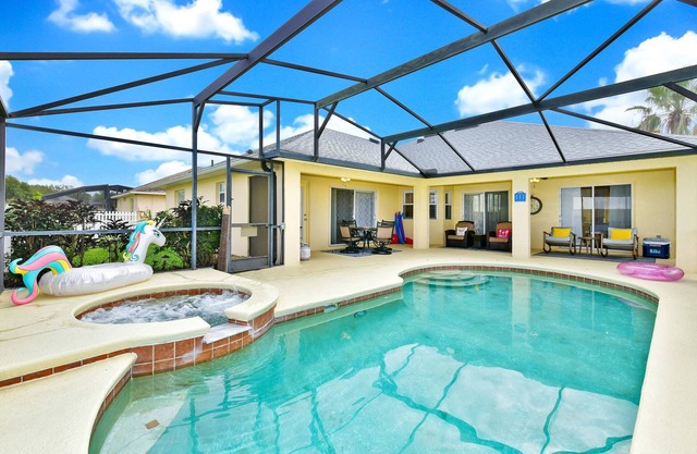 NO Carpet House! Private Pool & Spa Cozy 4 bedrooms/3 bathrooms Home by Disney