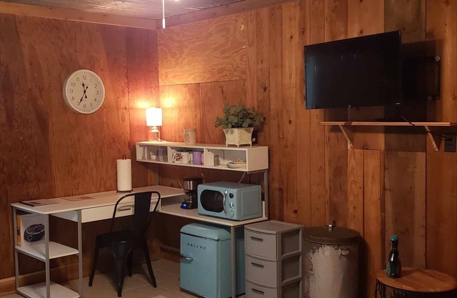 No Frills guesthouse on private property near Lake Conroe