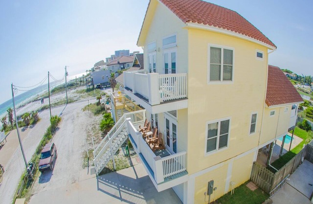 No Road To Cross! Private Pool and Private Beach, 3 Bedroom & 3 Bathroom