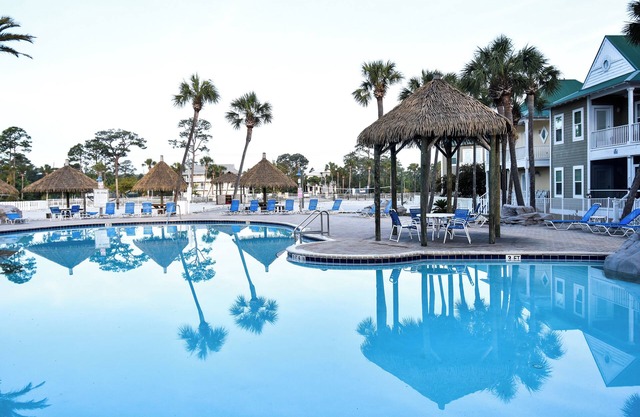 No Shoes-Purple Parrot Resort-Perdido n1 bd condo/gated/waterfall pool/tiki barn