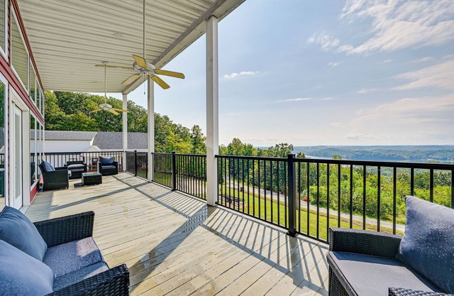 Nolin Lake Home w/Decks & Fire Pit in Clarkson!