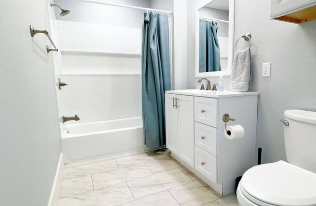 Nomad Friendly - All Bills Paid- Near Downtown SA