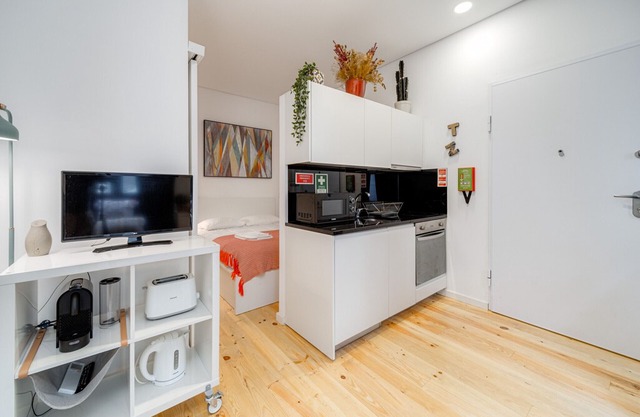 Nomad's Netto & Subway - Comfy Studio