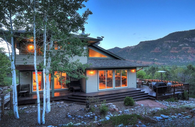Non Smoking Home,A/C, Incredible Views! 1Mile N.of Durango,Hot tub,Heated garage