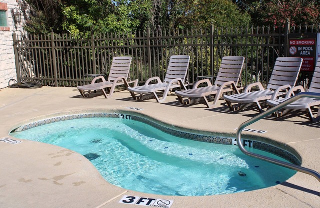 Nonnie's Nest - BEAUTIFULLY UPDATED! Golf, Swim, Fish, Hike