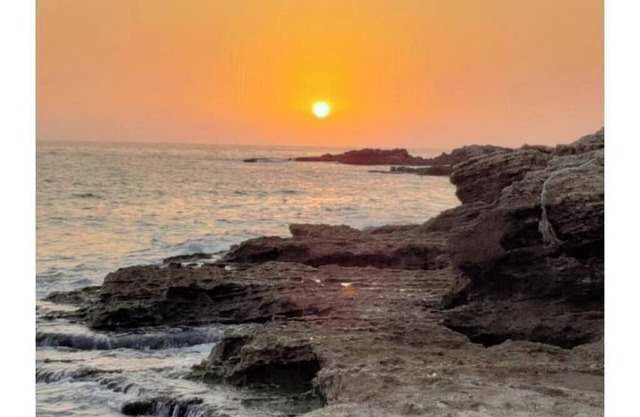 Nonstop electricity 1 bedroom beachfront apartment & Seaview Family Duplex