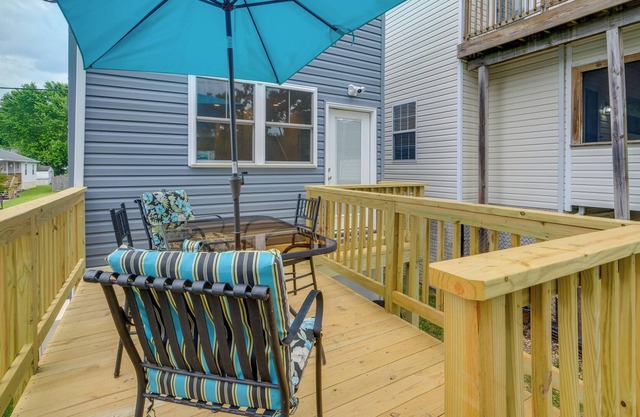North Beach 'Blue Heron Bungalow' w/ Backyard