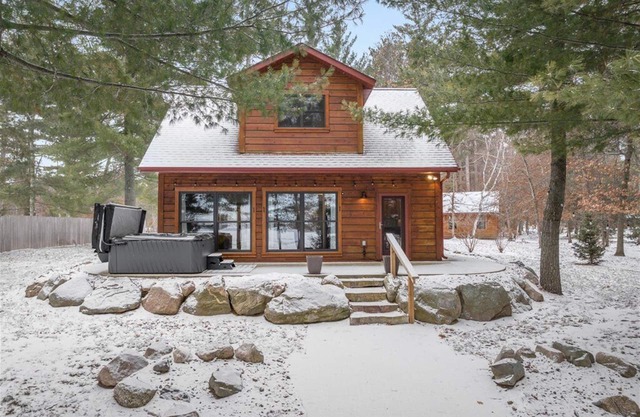 North Loon-Charming|Kayaks|SUPs|Hot tub|Firepit