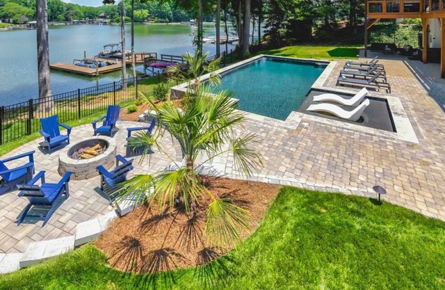 North Shore Landing w/Heated Pool & Optional Boat Rental