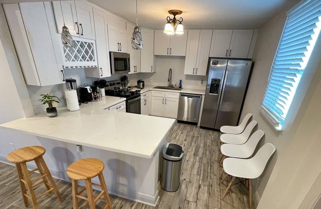 Northern Bourbon Suites | *No Cleaning Fee* Weekly Discount