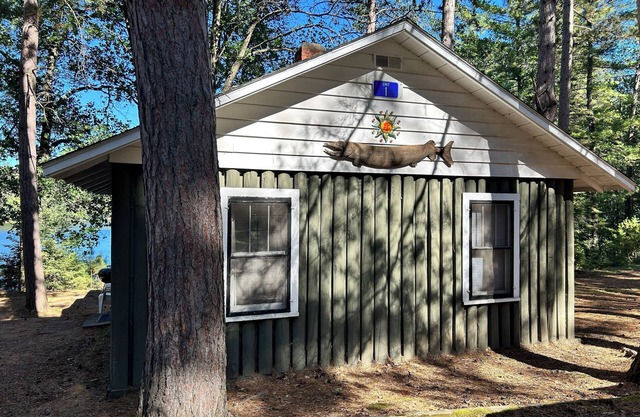 Northern Pike Place ~ Charming 2 Bedroom at Historical Resort in Hazelhurst, WI