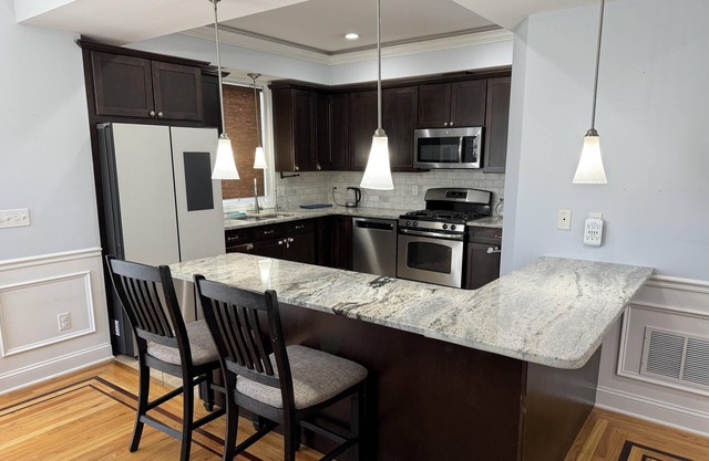 Norwalk 3br/3.5 baths townhome with private backyard