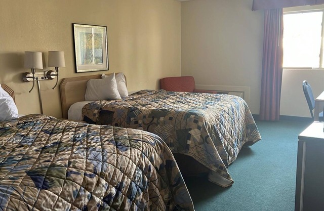 Norwood Inn and Suites Lacrosse - Deluxe 2 Queen Bed Non Smoking