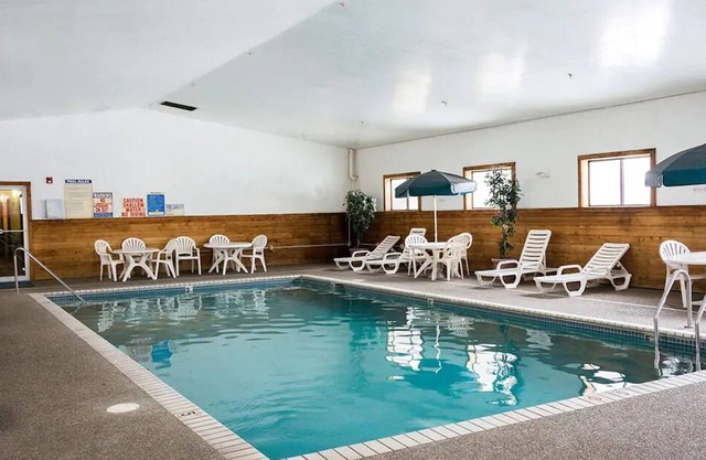 Norwood Inn and Suites - Minneapolis-St Paul Roseville