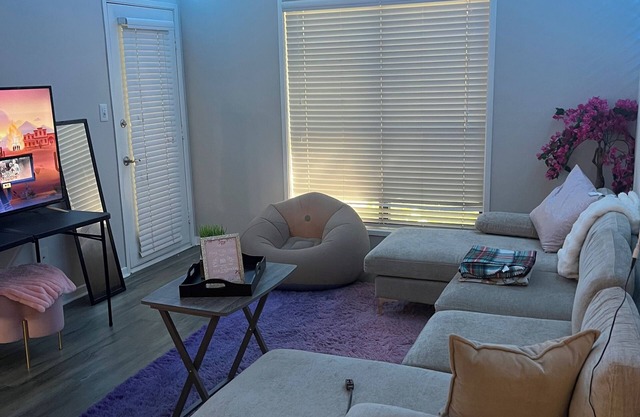 Not too far! 1-bedroom apartment in pleasant Atlanta with WiFi, AC