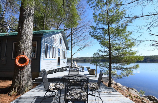 * NOW ON SPECIAL * Serene Pet-Friendly Camp on the Edge of Highland Lake!