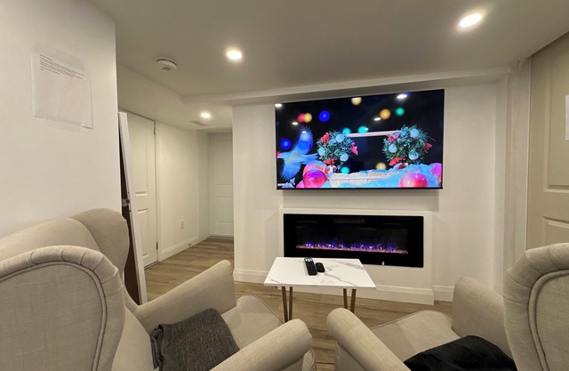 nPvt Studio near Fairway Mall & Waterloo Airport. Downtown in few minutes