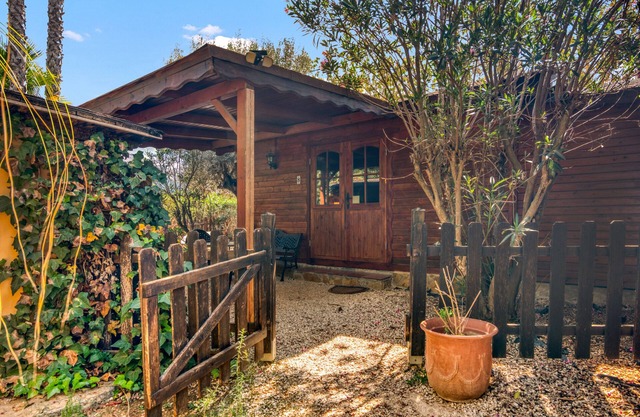 Null 'Entre Viejos Olivos 8' with Mountain View, Shared Pool and Air Conditioning