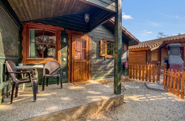 Null 'Entre Viejos Olivos 9' with Mountain View, Shared Pool and Air Conditioning