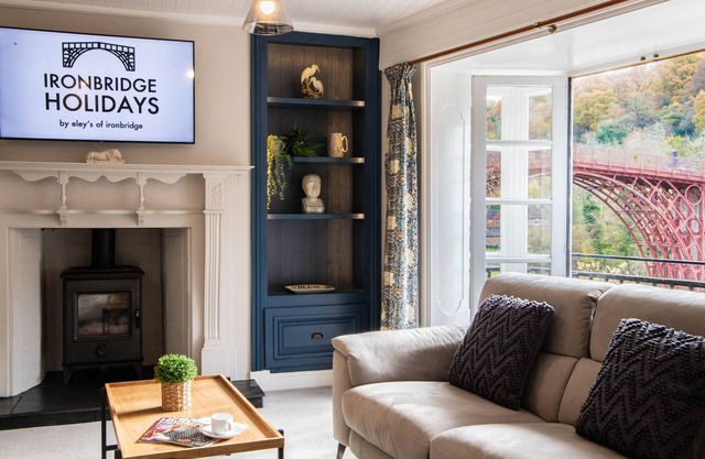 Number Six: 3-Bedroom Iron Bridge Views