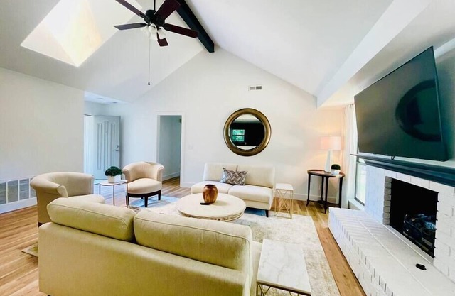 NWA Retreat by Scull Creek. Centrally located
