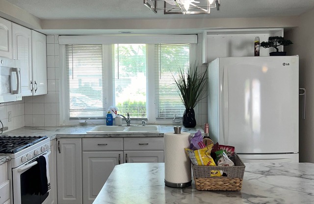 NYC Hideaway: Early Check-In, Free Parking, Fast WiFi, Airport 20 mins