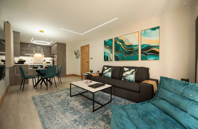 Oak Lodge - Deluxe 2-Bed, 2-Bath with Garden View