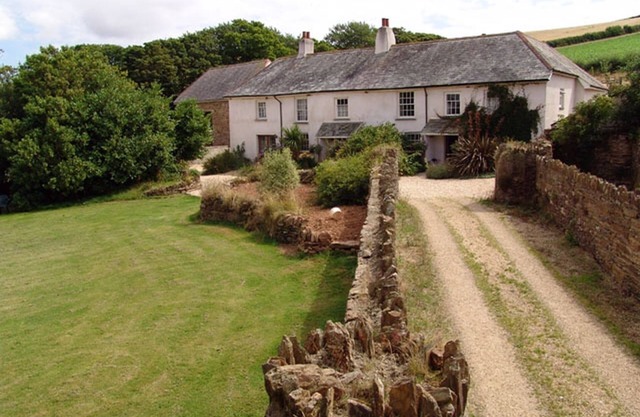 OAK TREE, pet friendly, character holiday cottage in Halwell