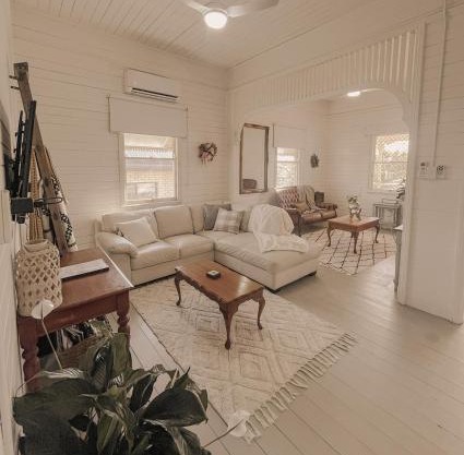 Oakmore Cottage Charming Queenslander close to CBD