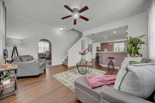 Oasis 2br2ba- Minutes To Airport & Westchase #8