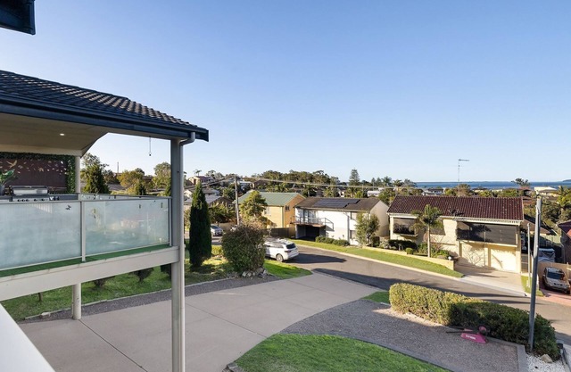 Oasis at Salamander Bay, 10 Raymond Ave - Boat Parking, WiFi, Air Con, Water Views