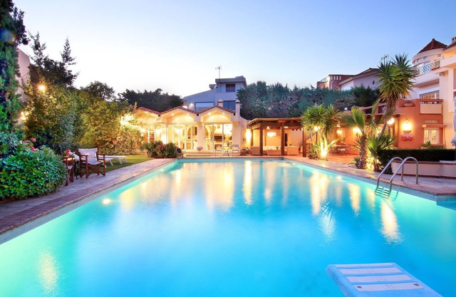 Oasis Pool House by GHH