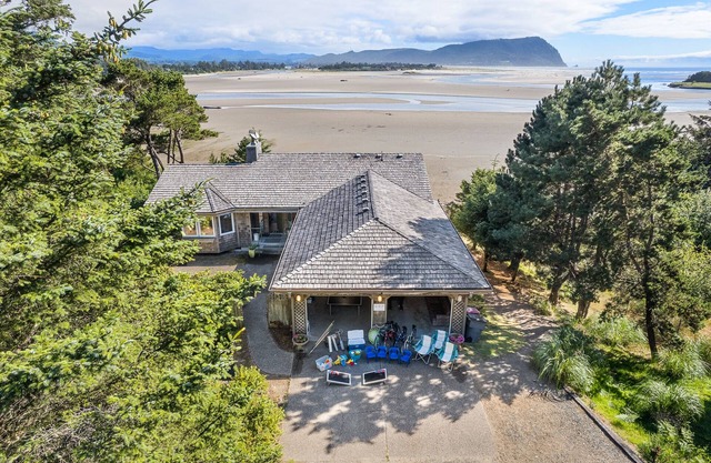 OB:}Ocean/River&MtViews~Hot-Tub ~Kayaks~FirePit~Ping-Pong~Foosball~Bikes~DogsOk~