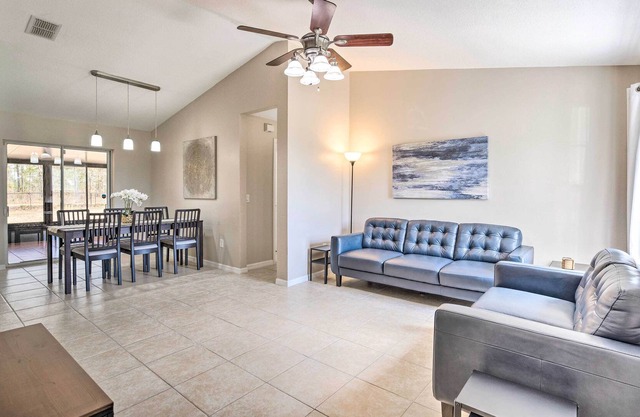 Ocala Home: A/C & Fenced Backyard, Pets Welcome