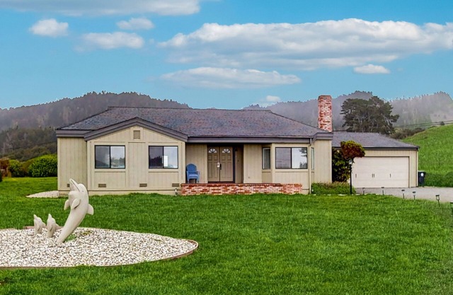 Ocean and hillside views, large patio w/grill, short walk to Sunset Beach
