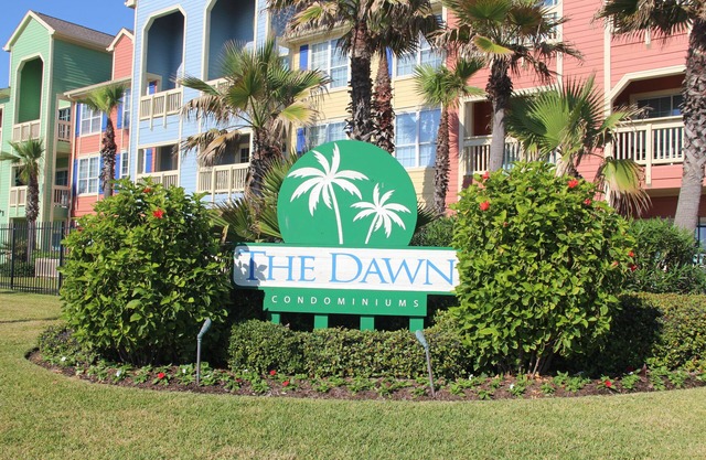 Ocean and Pool View, Beautifully furnished large, 2nd floor, 1 bedroom condo.