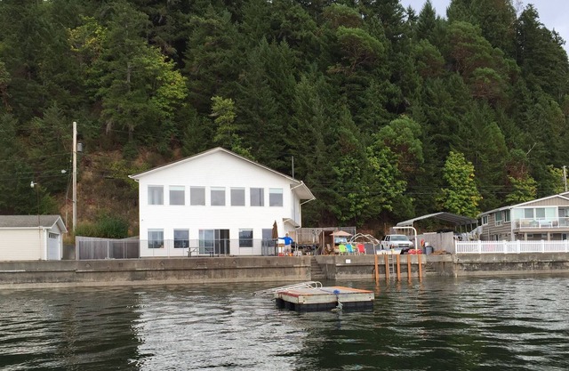 Ocean & Beach Front Hood Canal Home 3+BR/3BA in Tahuya WA