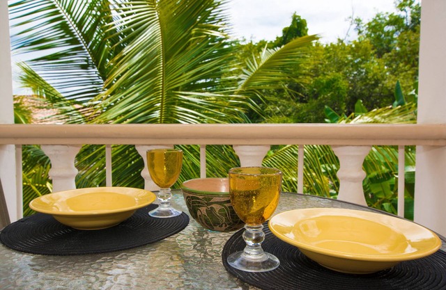 Ocean Breeze - 2nd Floor Modern Condo, 3 pools, 5 Minute Walk to Beach