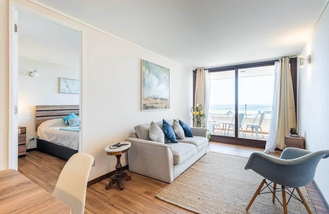 Ocean Drive- 1BR, With Wifi, Parking & Beachfront