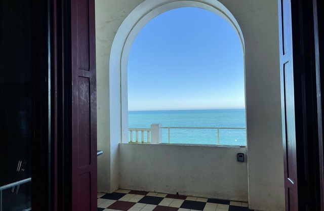 Ocean-facing duplex with terrace