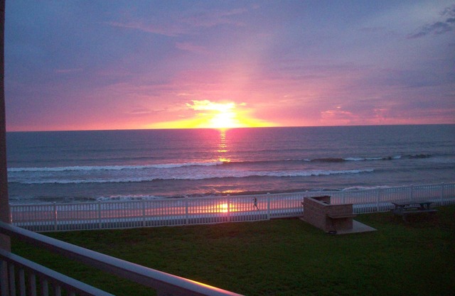 OCEAN FRONT CONDO - Melbourne/Satellite Beach Cocoa Beach 2 bd/2 bath, pool
