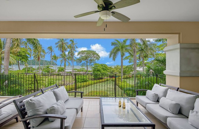 Ocean Front Luxury Condo, close to pool area!